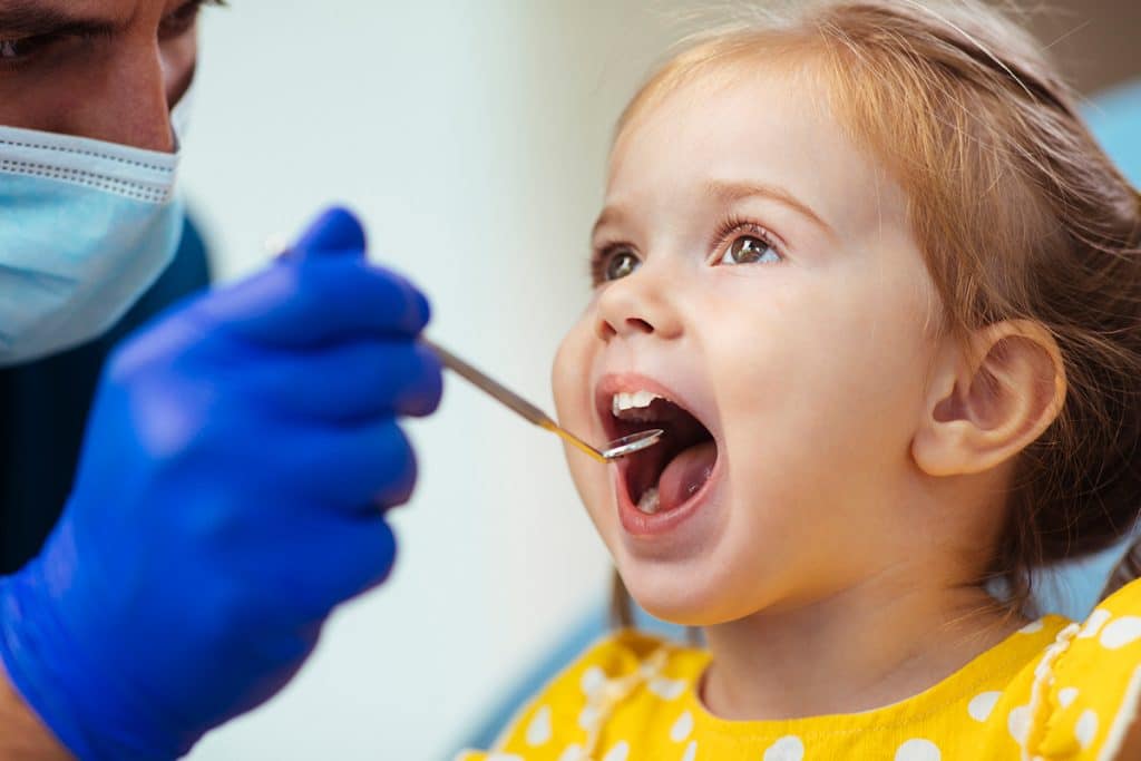 How to Spot the Early Signs of Dental Issues in Toddlers